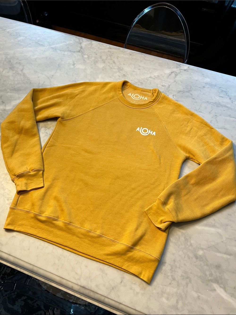 Aloha Collection Raglan crewneck pullover sweatshirt. Women’s small. NWOT
